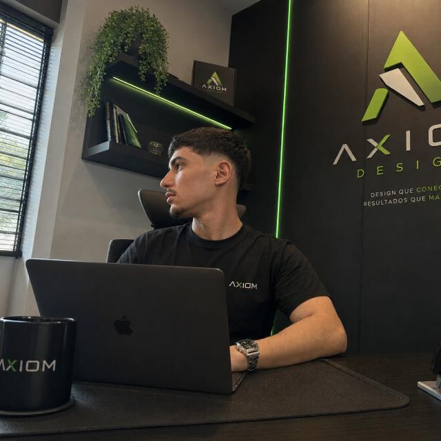 João Pedro Novascki Gomes, fundador e web designer da Axiom Design